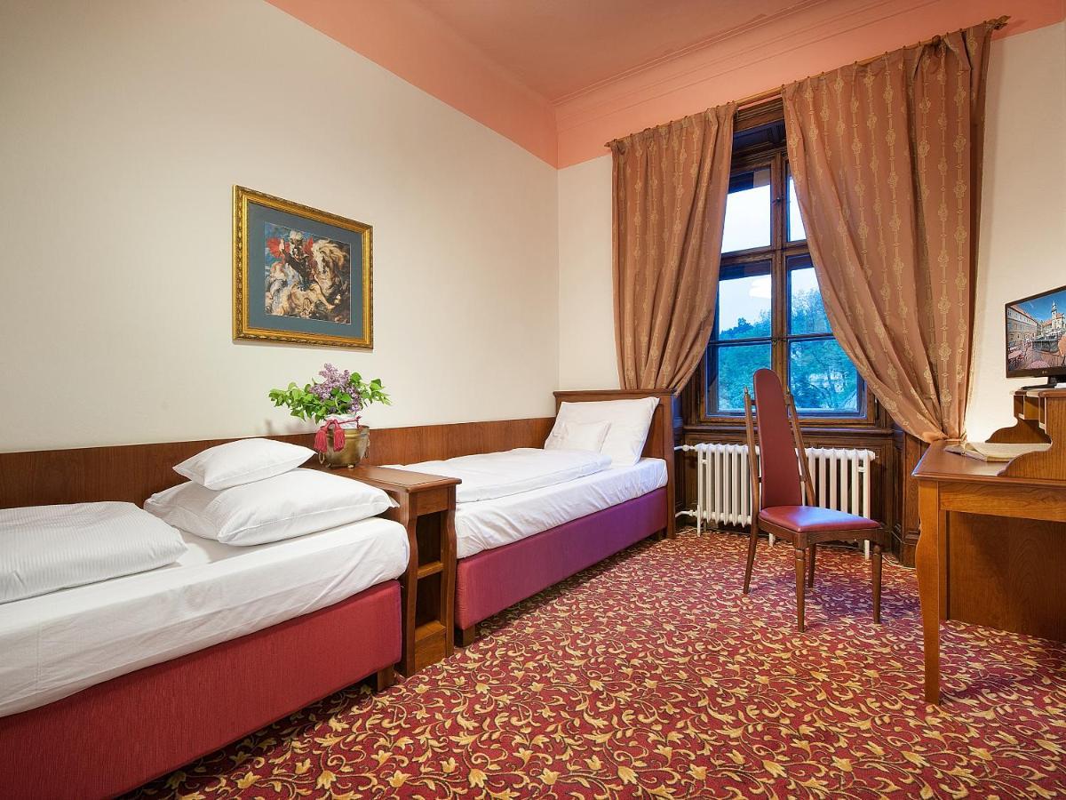 Ea Zamecky Hotel Hrubá Skála Exterior foto