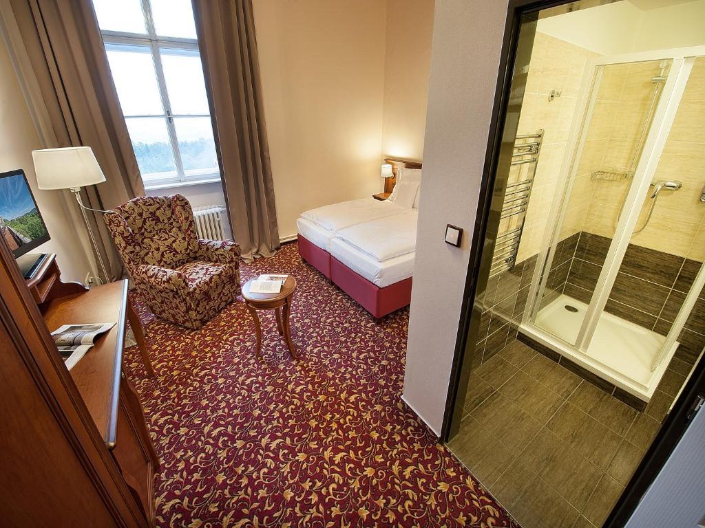 Ea Zamecky Hotel Hrubá Skála Cameră foto